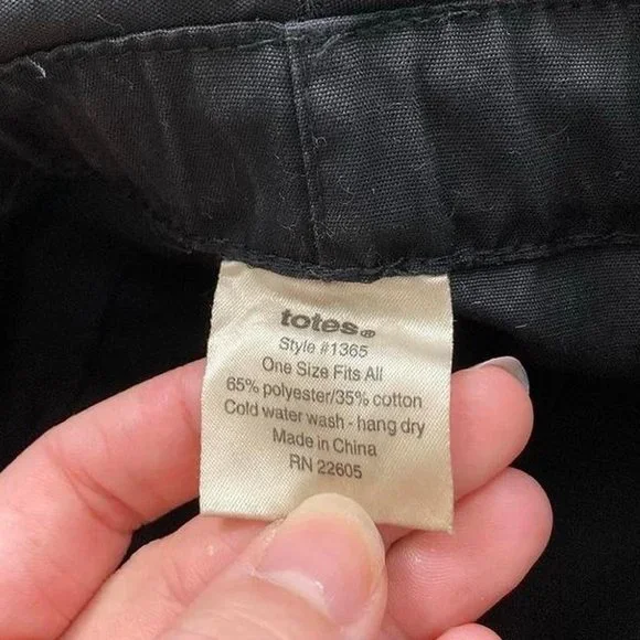 ❌SOLD❌ Totes red plaid bucket hat - Picture 4 of 4